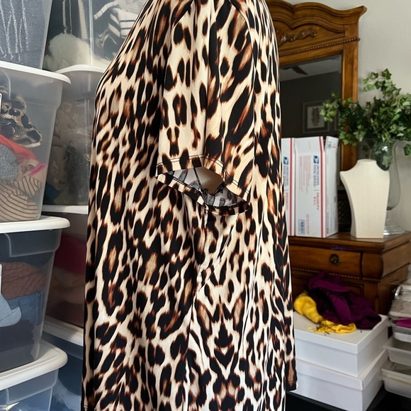 Animal Print Top - Picture 3 of 7